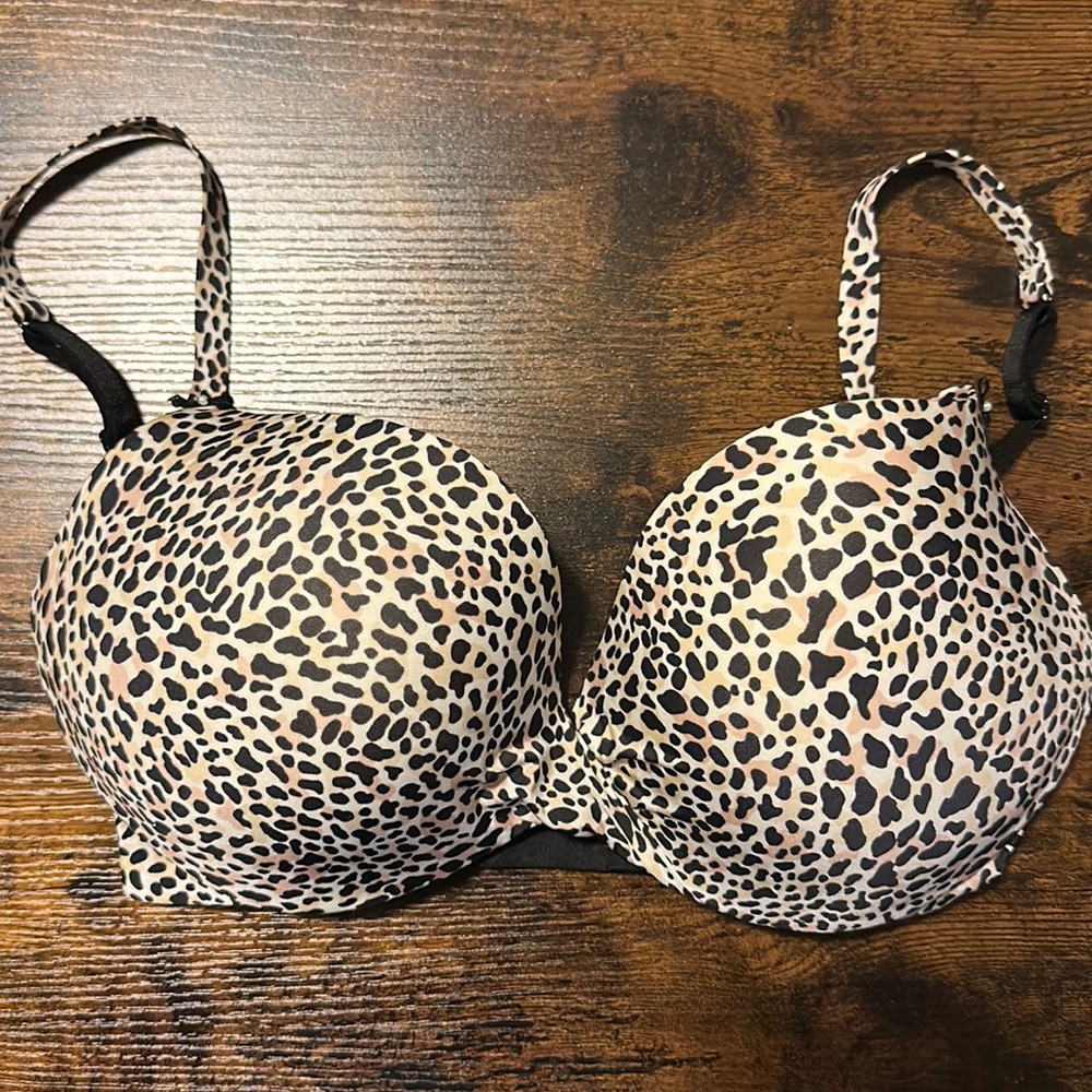 Victoria's Secret plunge 32dd bra VS